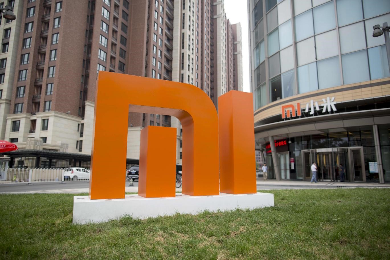 Xiaomi-shares-fall-10%-as-the-U.S.-adds-smartphone-maker-to-'blacklist.'