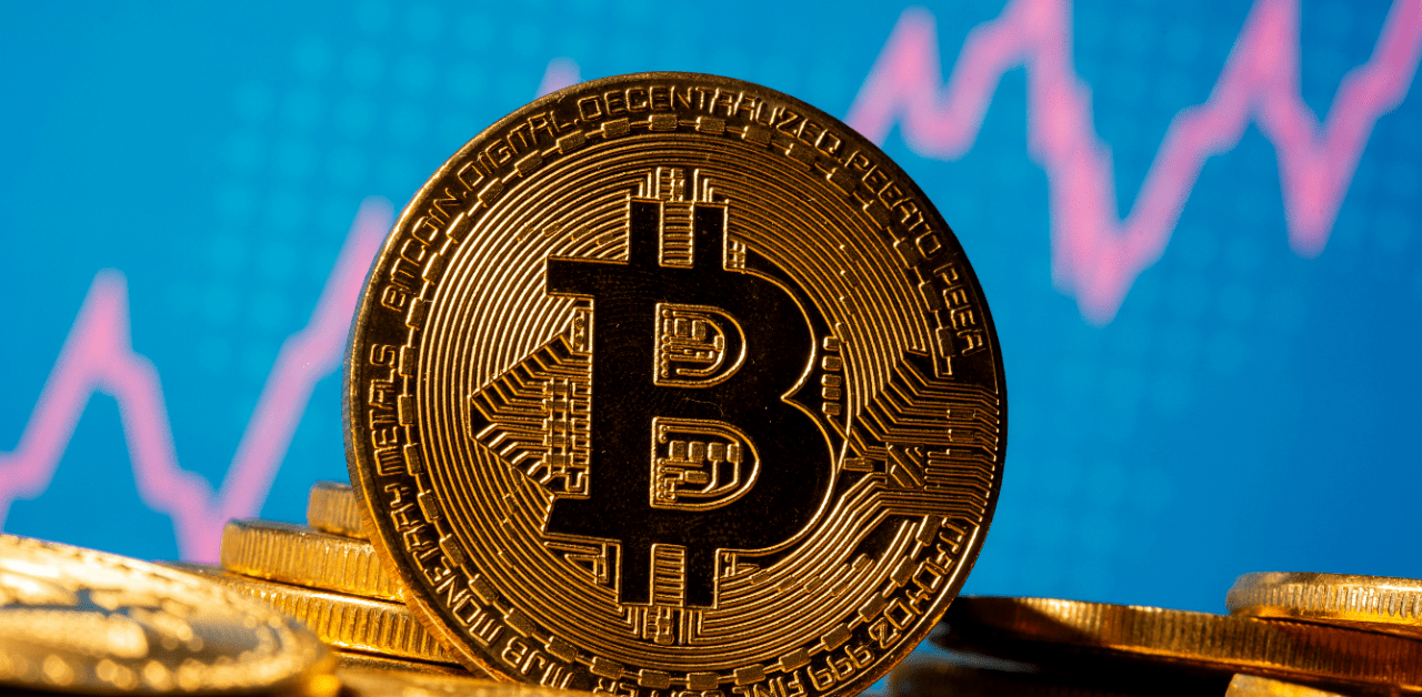 Bitcoin-tumbles-from-the-highs-as-cryptocurrencies-take-a-weekend-hit