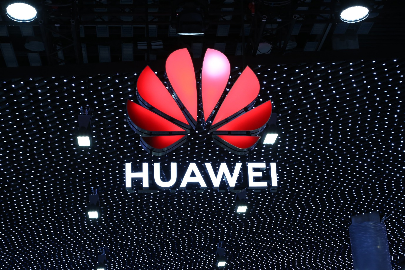 Huawei-reports-a-16.5%-drop-in-revenues-in-the-first-quarter,-warns-of -another-challenging-year'-ahead