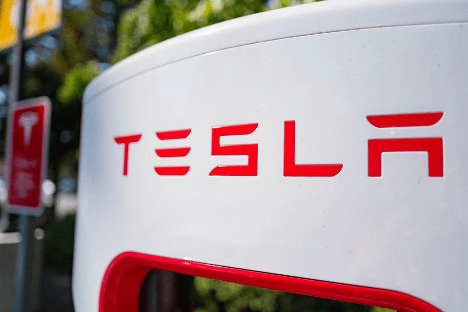 Tesla-Superchargers-to-be-used-at-new-U.K.-electric-vehicle-hub