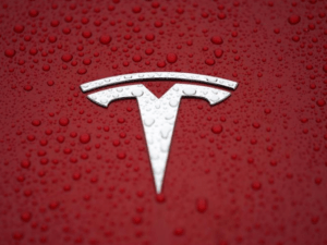 Tesla-recalls-6,000-cars-over-the-risk-of-loose-bolts