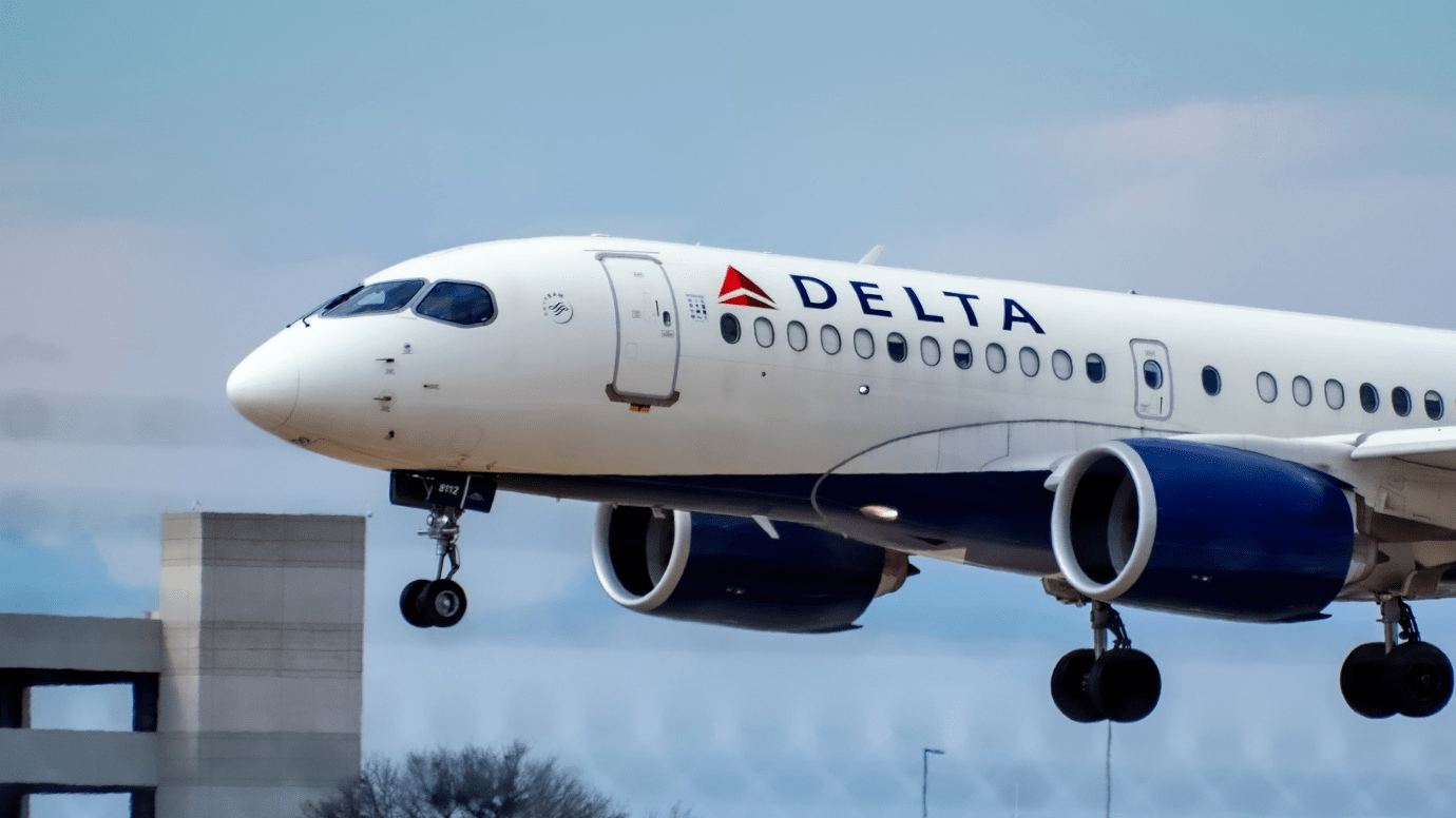 Delta expects omicron to drive quarterly loss but forecasts 2022 profit on travel rebound