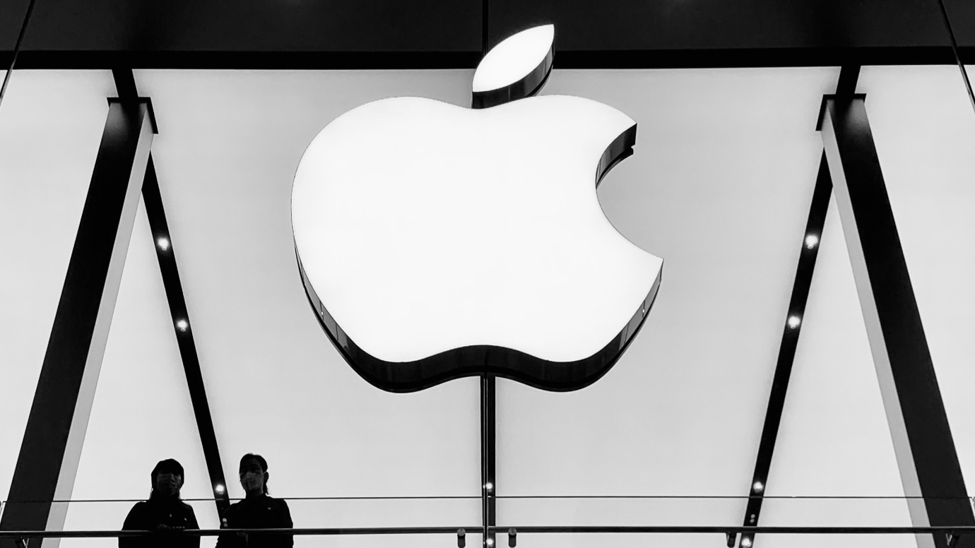 Apple says it will increase the pay for corporate and retail employees in a fast labor market