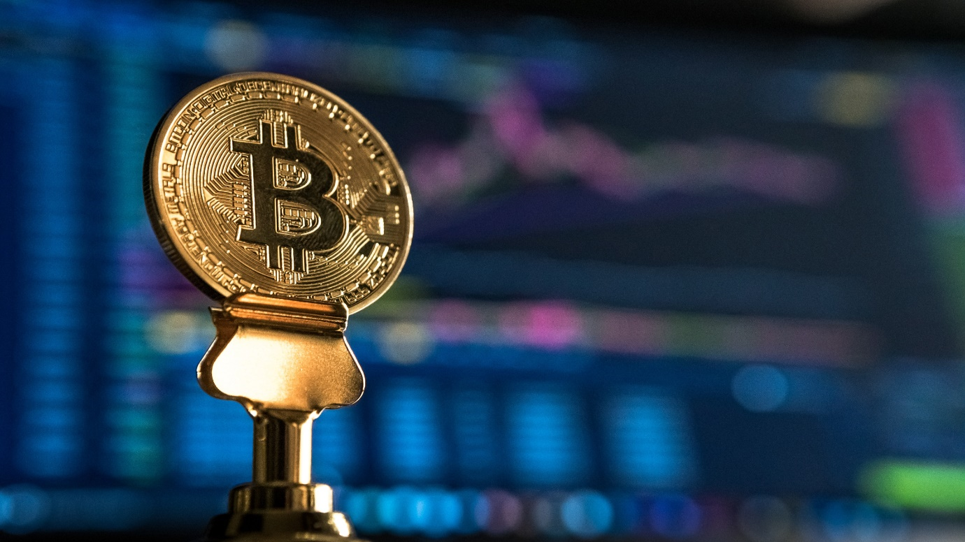 Bitcoin shortly decreases to less than $20,000 again as pressure persists in