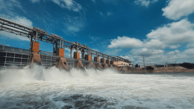 Water is experienced as an essential resource in the international energy sector