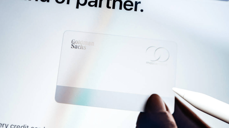 Interest-bearing savings funds led by Apple and Goldman Sachs