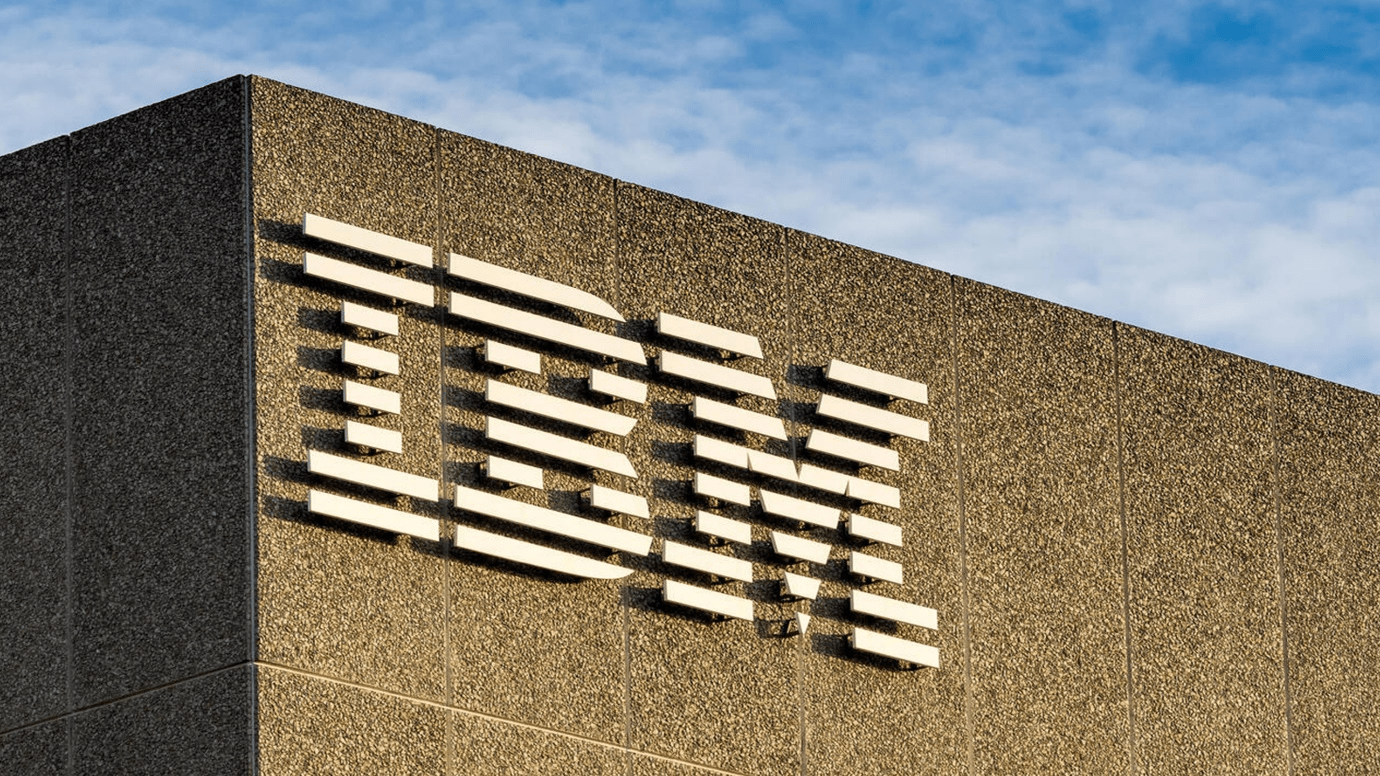 IBM exceeds quarterly forecasts and raises its full-year earnings prediction